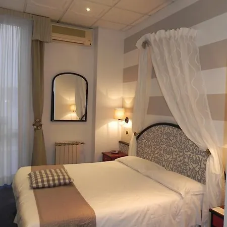 فندق Helios 4*