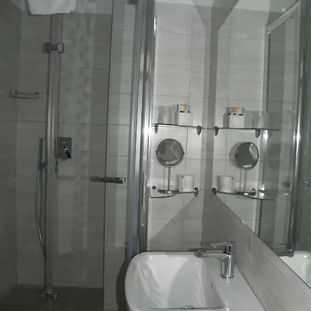 فندق Helios 4*